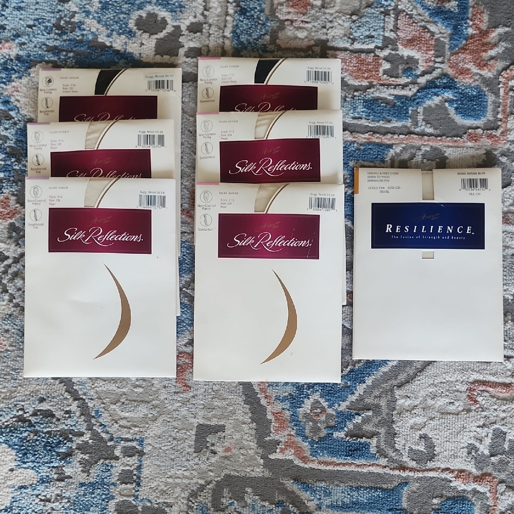 8 Black And Pearl Silk Reflections and Resilience Hosiery Set